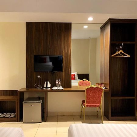 Ameera Hotel Pekanbaru Kültér fotó