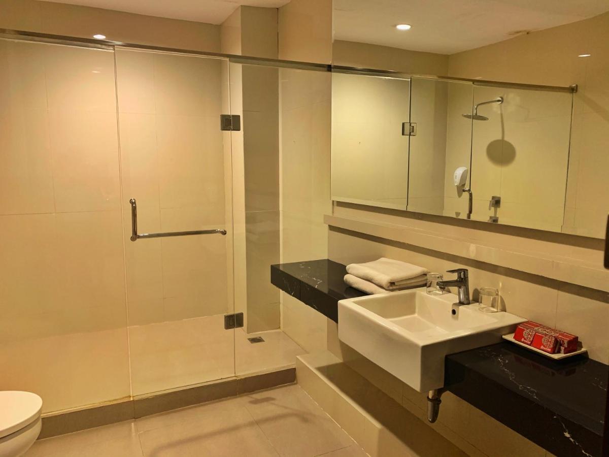 Ameera Hotel Pekanbaru Kültér fotó