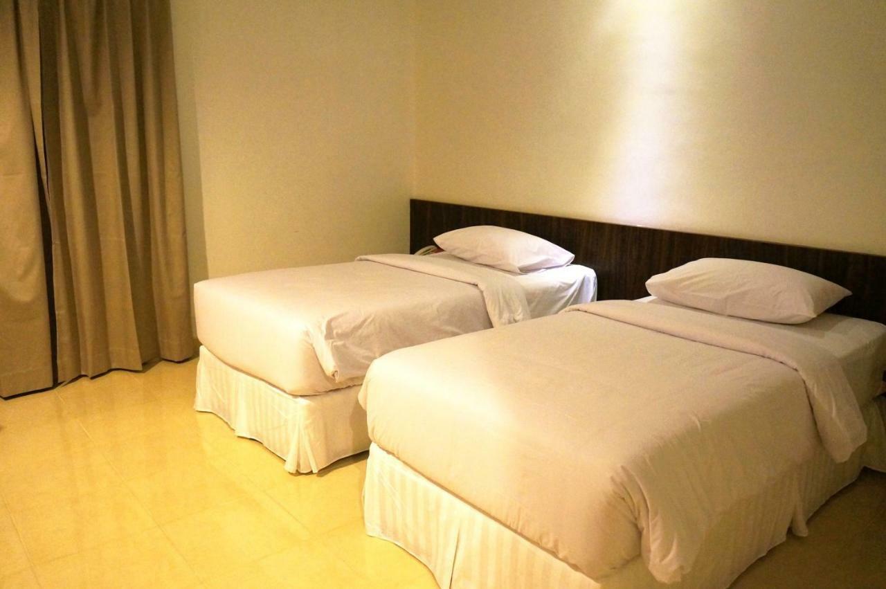 Ameera Hotel Pekanbaru Kültér fotó