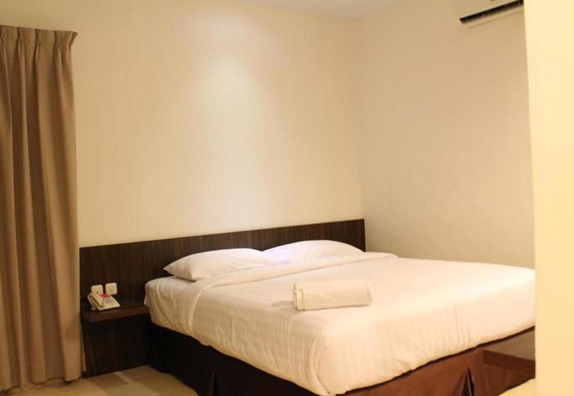 Ameera Hotel Pekanbaru Kültér fotó